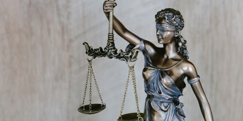 Закон та правосуддя